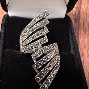 Elegant Silver marcasite Women's Ring